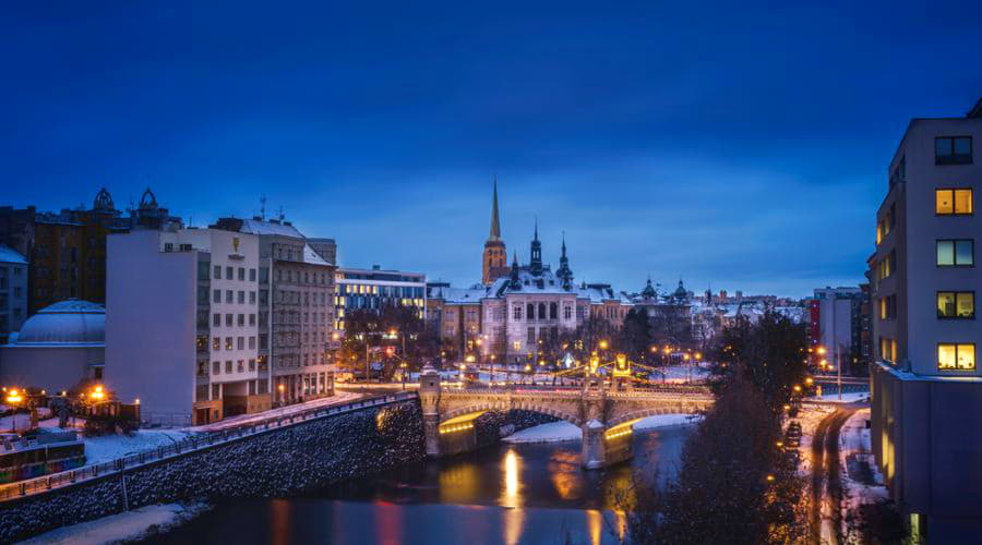 Oferujemy różnorodne opcje wynajmu samochodów w Pilźnie.